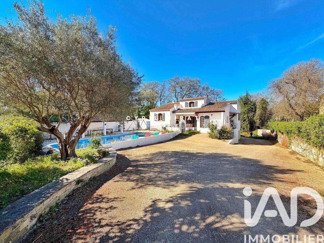 Photo 1 - Maison à SIX-FOURS-LES-PLAGES