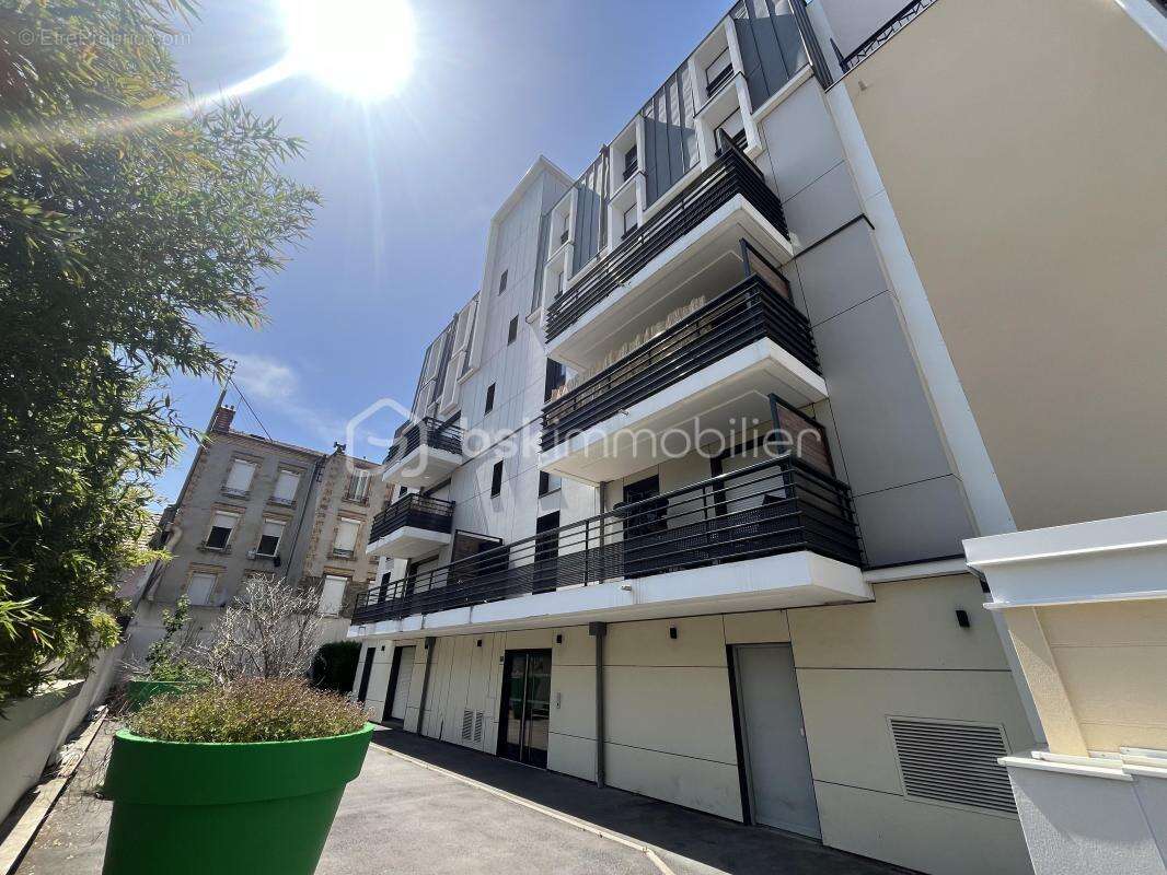 Appartement T4 80m2 avec terrasse 39m2, cave et parking ! - photo 17