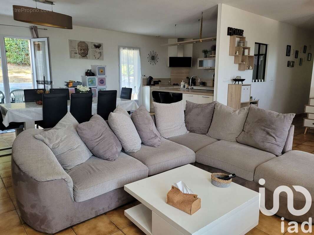 Maison 115 m² à Alloue  - photo 4