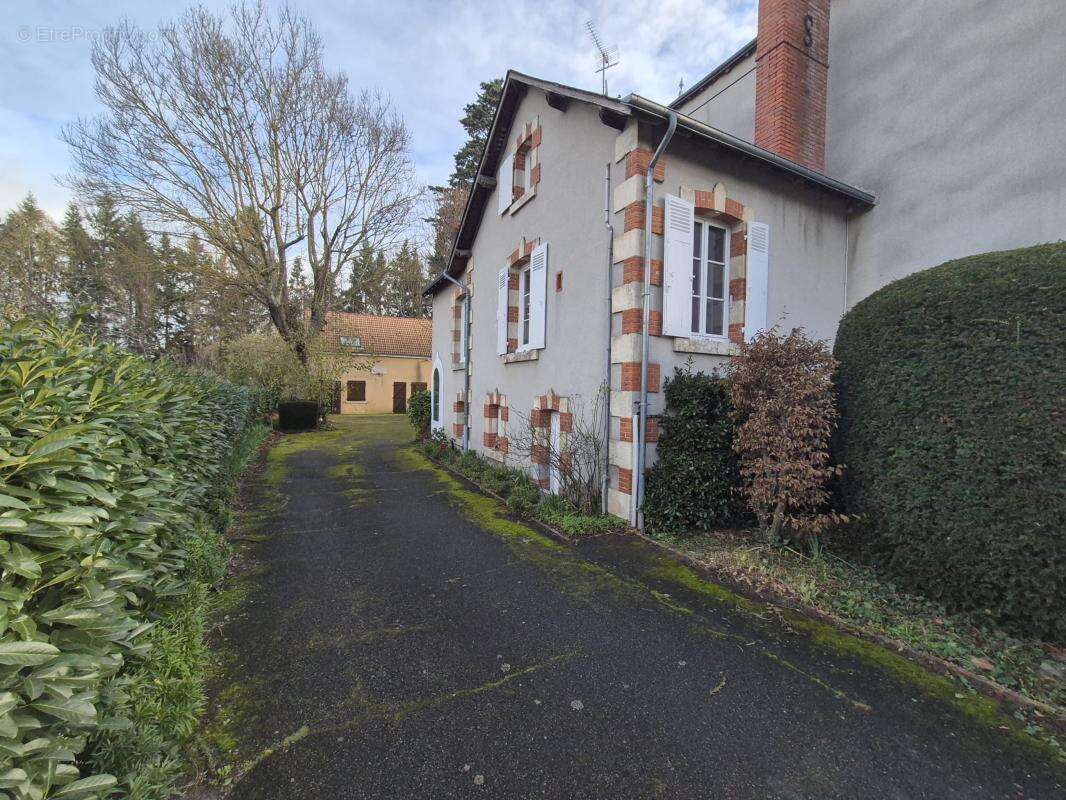 Maison à MONTGIVRAY