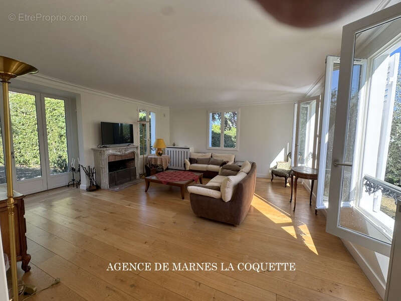Maison à VILLE-D'AVRAY