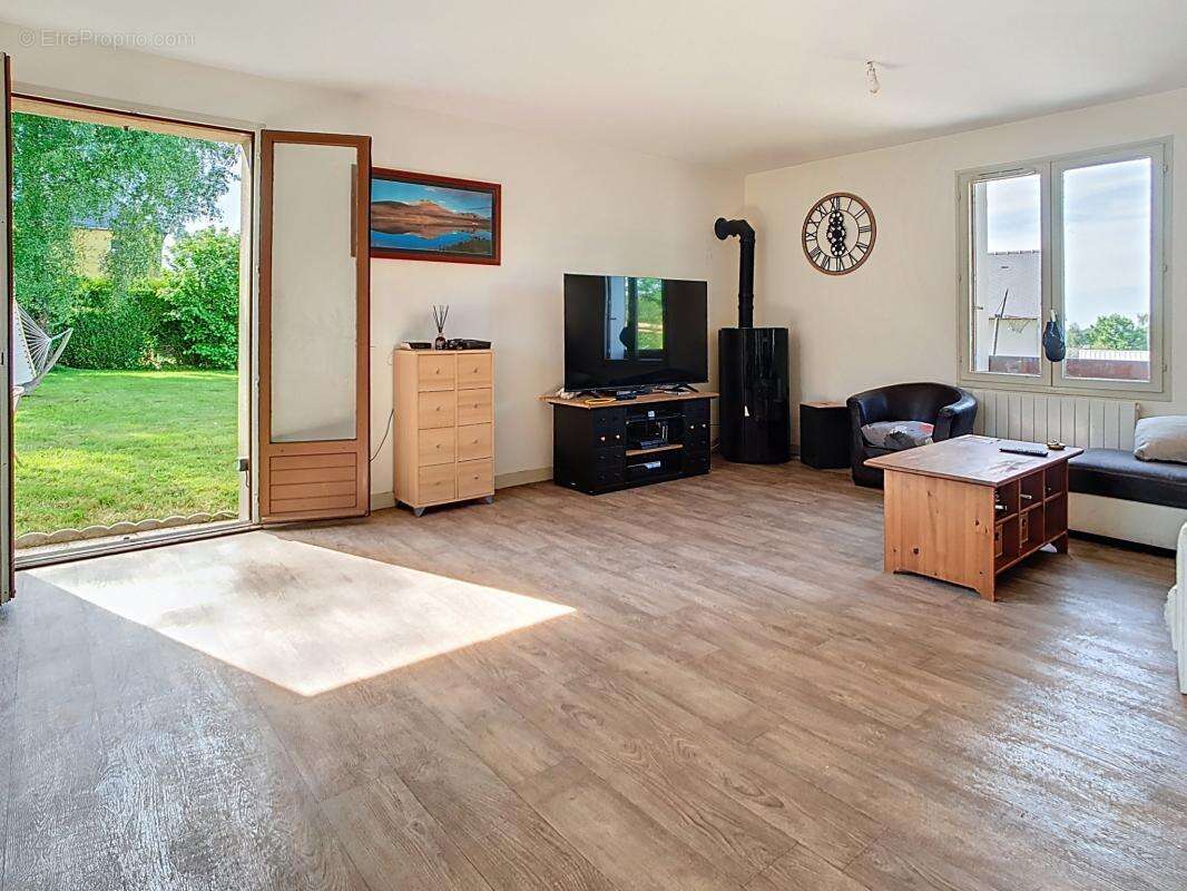 Maison à MINIAC-SOUS-BECHEREL