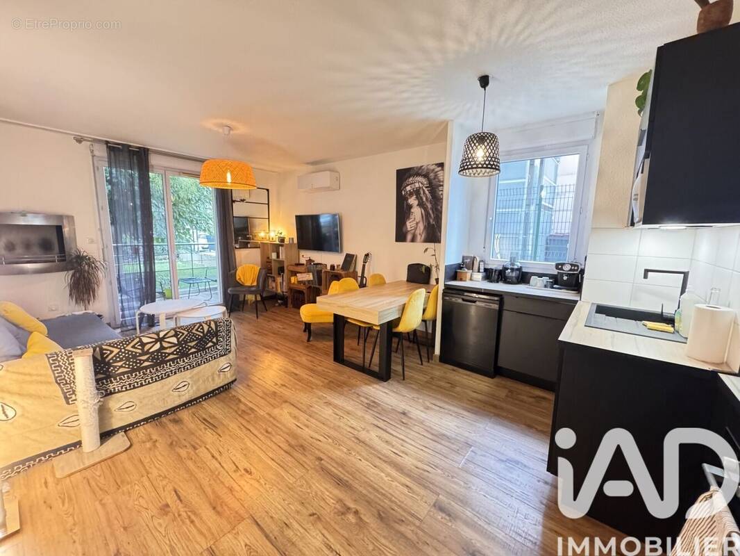 Photo 1 - Appartement à LESPINASSE