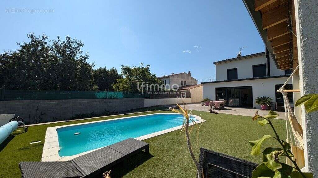 Maison 4 faces rénovée avec grand terrain, piscine et cuisine d' - photo 3