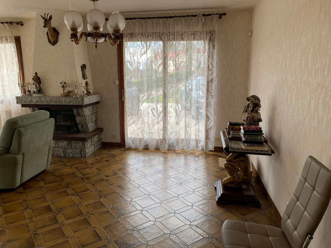 Maison à SAINT-CLAIR-DE-LA-TOUR