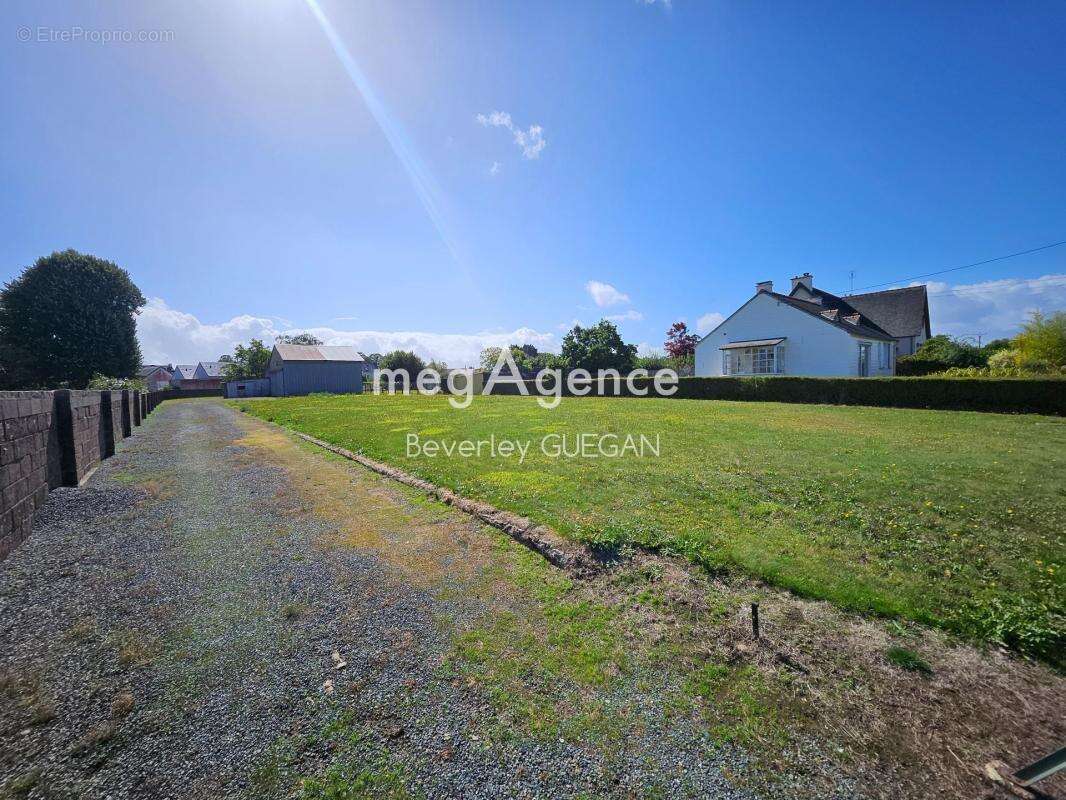 Terrain à PLOUEC-DU-TRIEUX