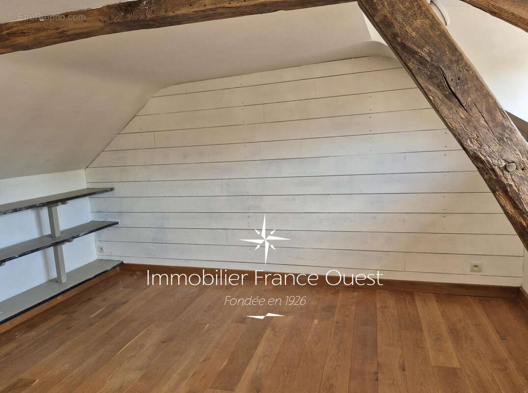 Maison de charme en pierre de tuffeau avec vue imprenable sur le château de Sablé et la Sarthe - photo 9