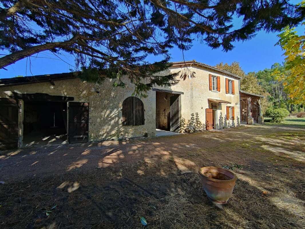 Maison à SAINT-MORILLON