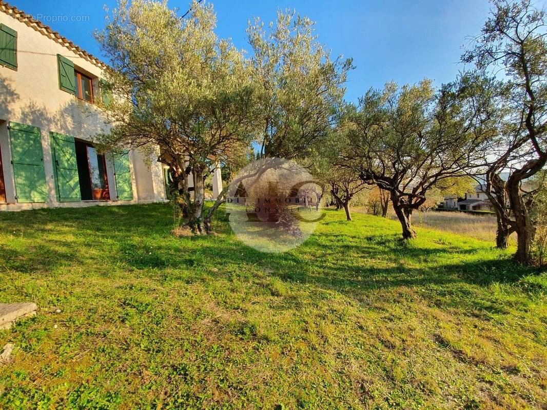 Maison à TOURRETTES