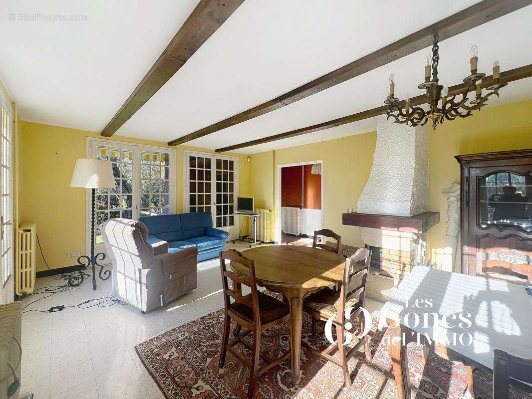 Maison à SAINT-GENIS-LES-OLLIERES