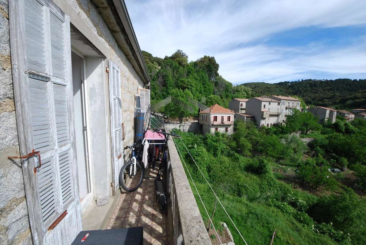 Appartement à LEVIE