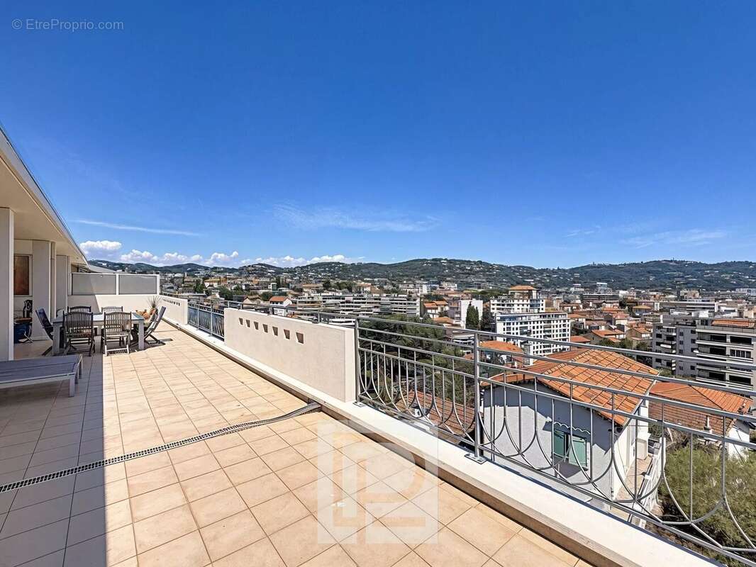 Secteur Petit Juas - Appartement villa/toit - A pied du centre ville - photo 2