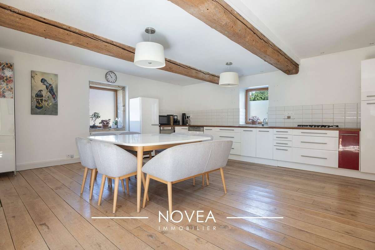 Maison 225 m² à Miserieux  - photo 8