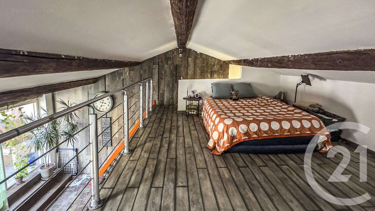 Appartement à MARSEILLE-4E