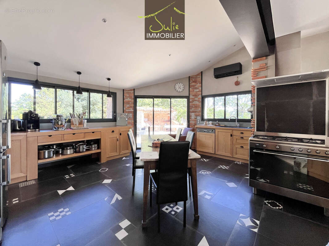 Propriété de plain-pied dans un joli parc clos de 3642m2 - photo 4