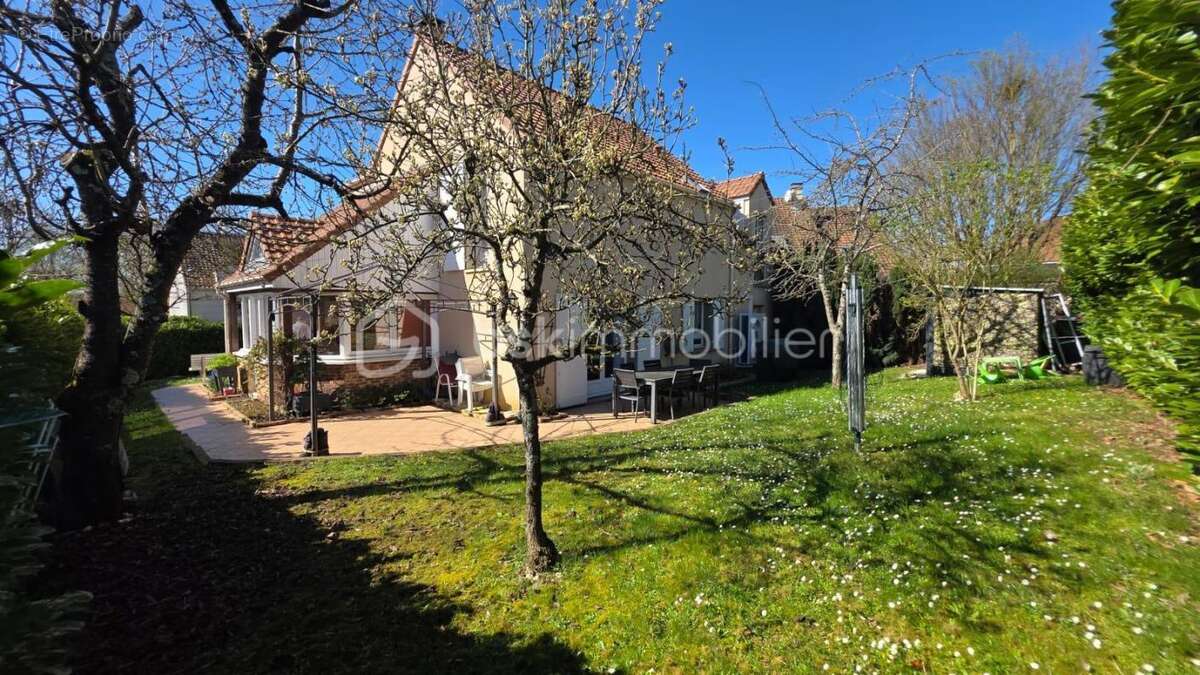 Maison à SAVIGNY-LE-TEMPLE