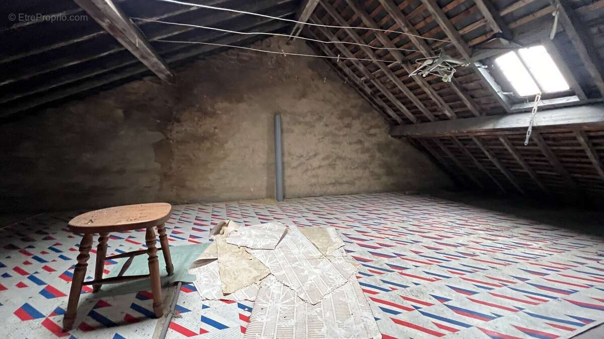 A vendre maison de ville en briques en plein centre ville de EU, 9 pièces, salon avec cheminée, salle à manger, 6 chambres, 2 sa - photo 12