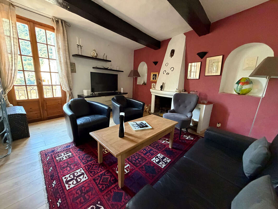 Le Broc : Maison de village 5 Pièces avec dépendance et jardin - photo 5
