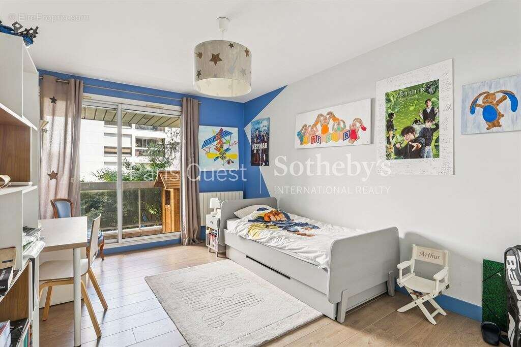 Appartement à NEUILLY-SUR-SEINE