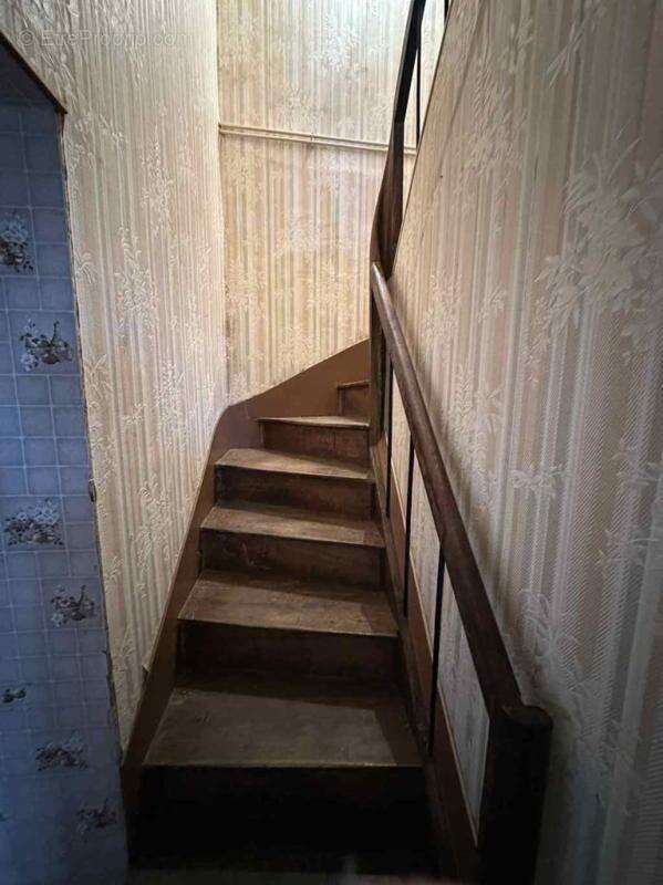 Maison à SAINT-COSME-EN-VAIRAIS