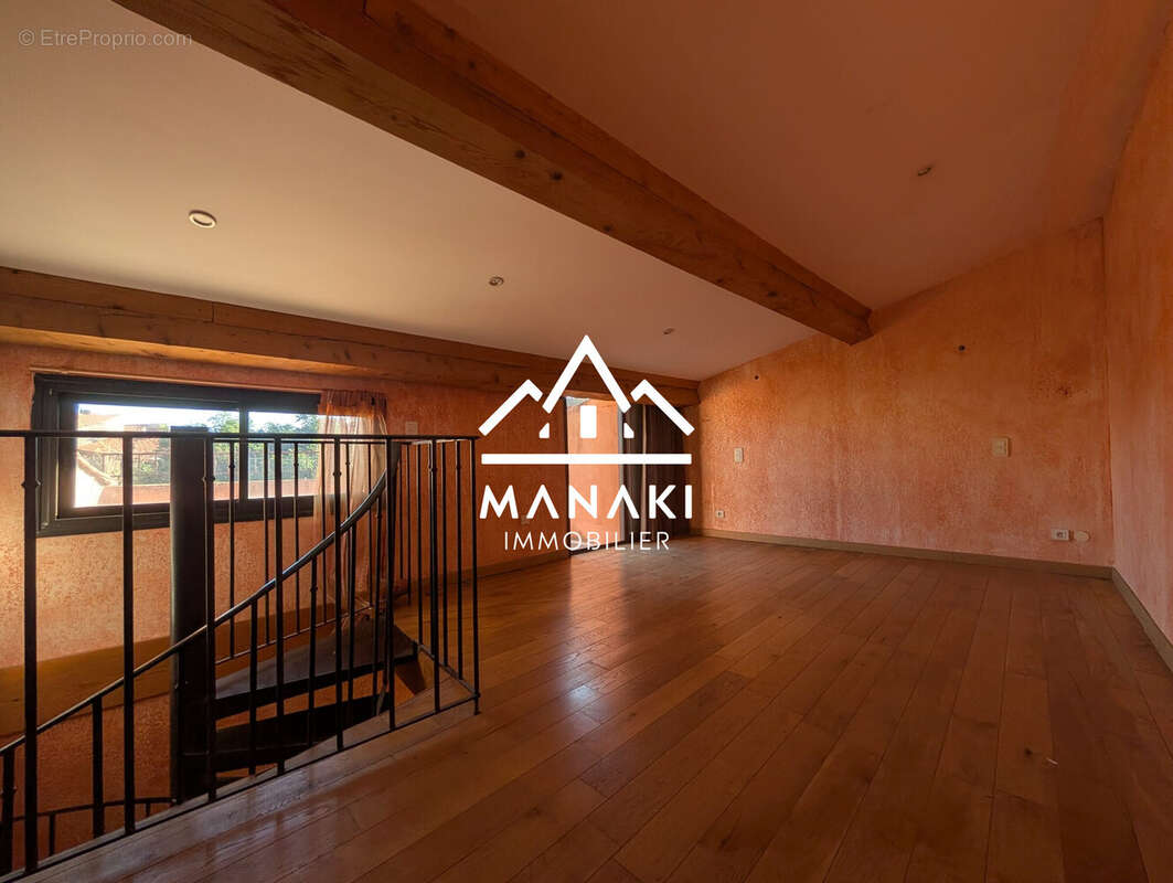 Chambre mansardée R+3 - Maison à MILLAS