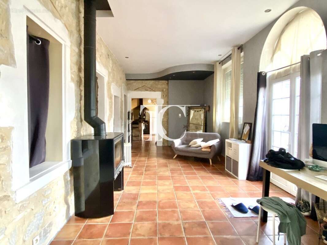 Sud barjac, maison de village de caractere, 178m2, 3 chambres, piscine, jardin 960m2 - photo 3
