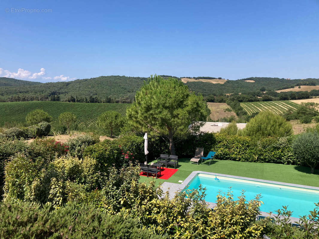 Entre Limoux et Carcassonne, 2 villas jumelées sur terrain avec piscine, double garage, terrasses, atelier. - photo 16