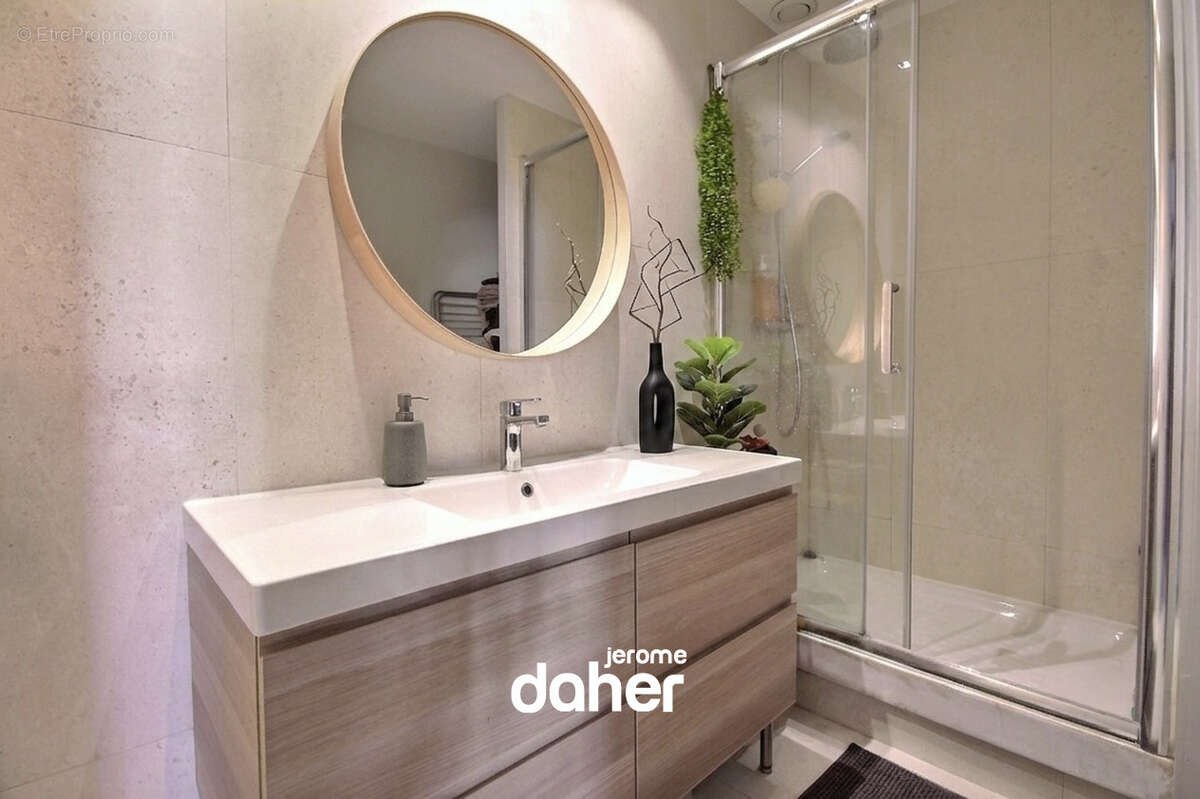 Appartement à MARSEILLE-6E