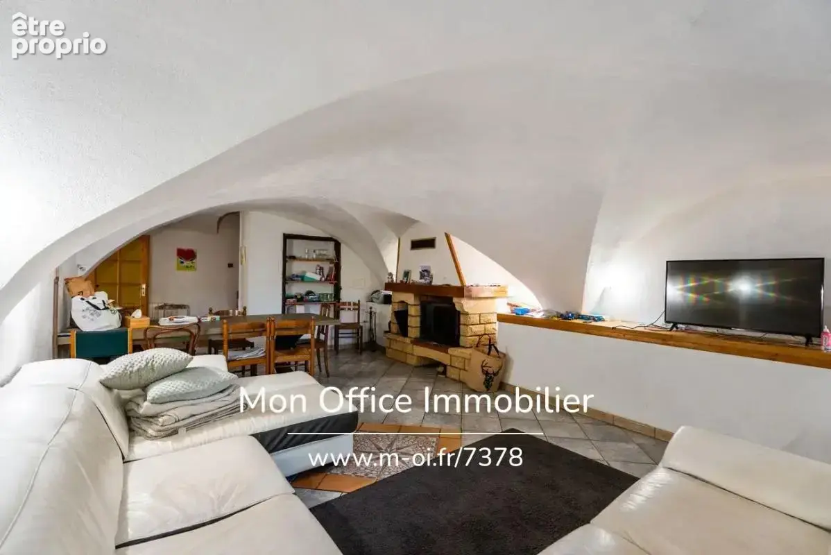 Référence : 7378-SCN - Maison de 500 m2 avec 4 appartements au Val des Près - photo 3