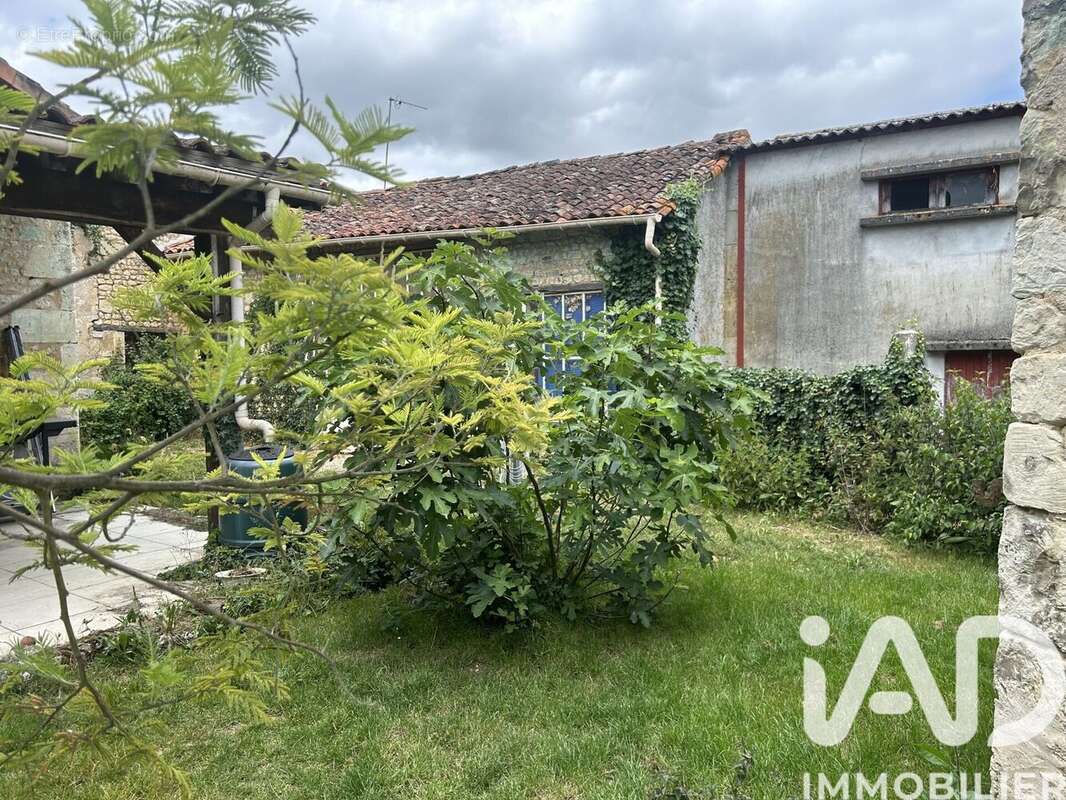 Maison 120 m² à Saint-Martial  - photo 3