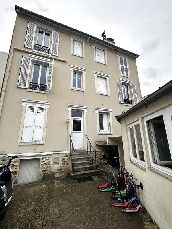 Appartement à COURBEVOIE
