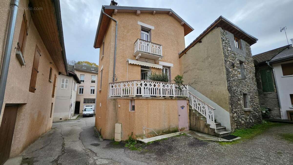 Maison à LA ROCHETTE