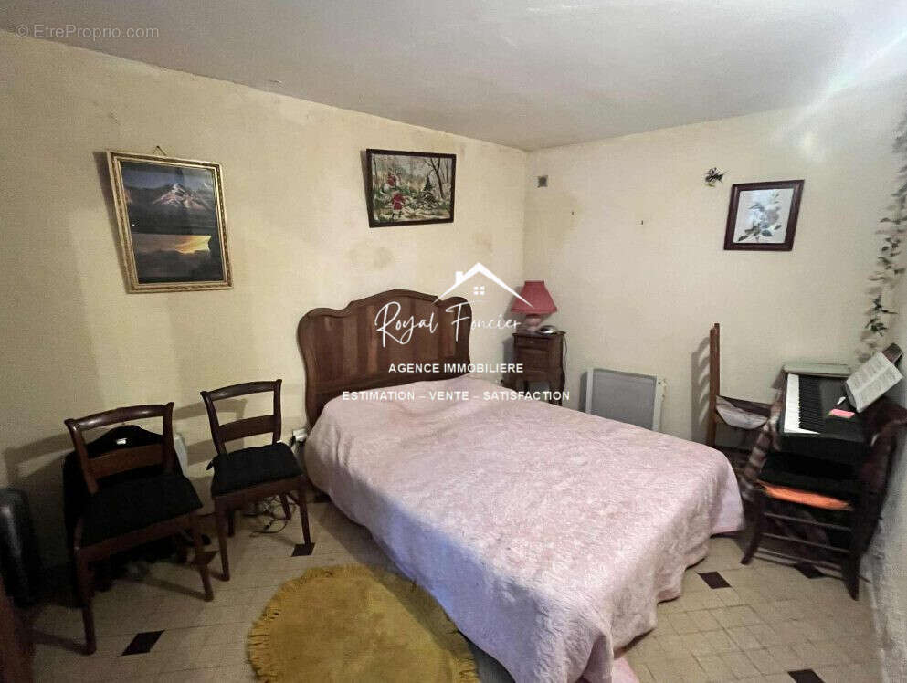 Chambre 2 - Maison à YZEURES-SUR-CREUSE