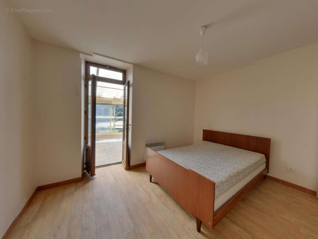 Maison à LES OLLIERES-SUR-EYRIEUX