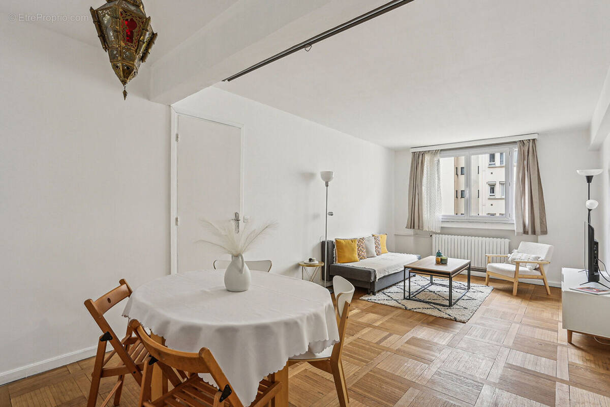 Appartement à PARIS-15E