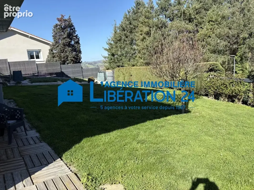 Maison familiale de 193 m² à Saint-Genest-Lerpt - photo 4
