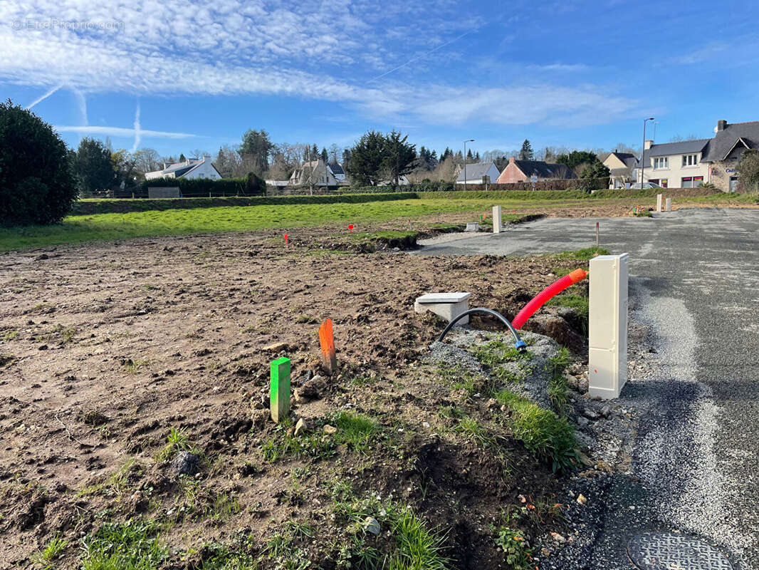 Terrain à PLEUVEN