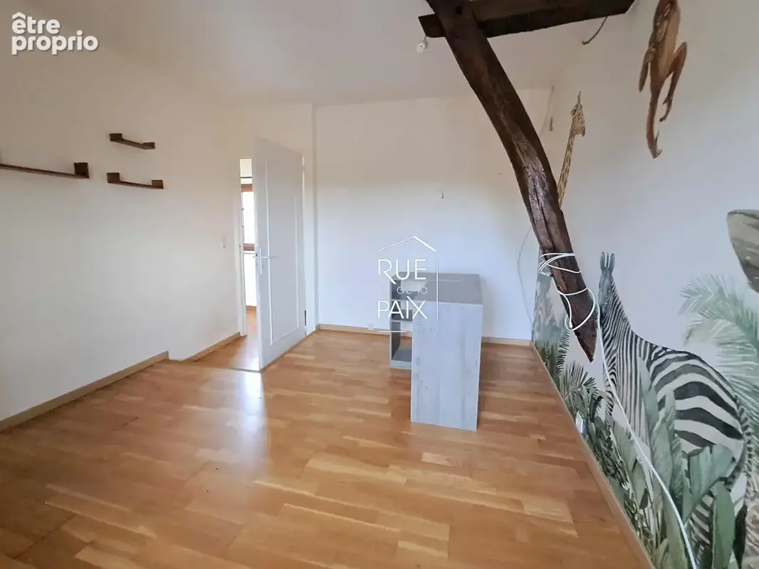 Maison familiale avec dépendances à Dangé-Saint-Romain - photo 9