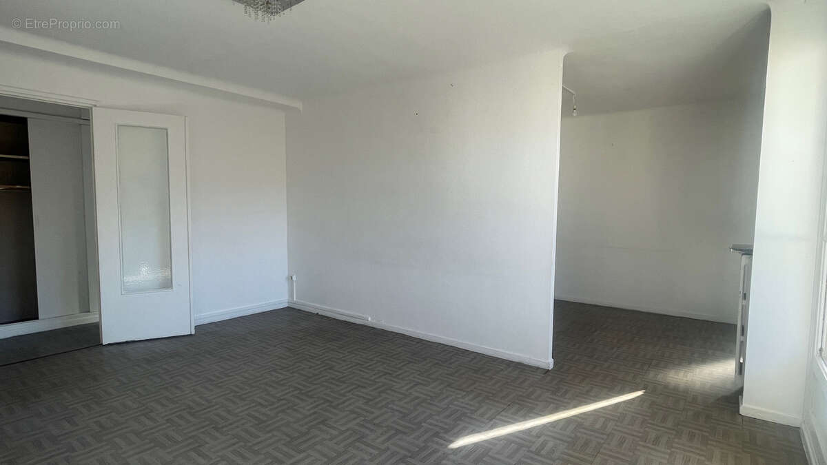 Appartement à MARSEILLE-5E