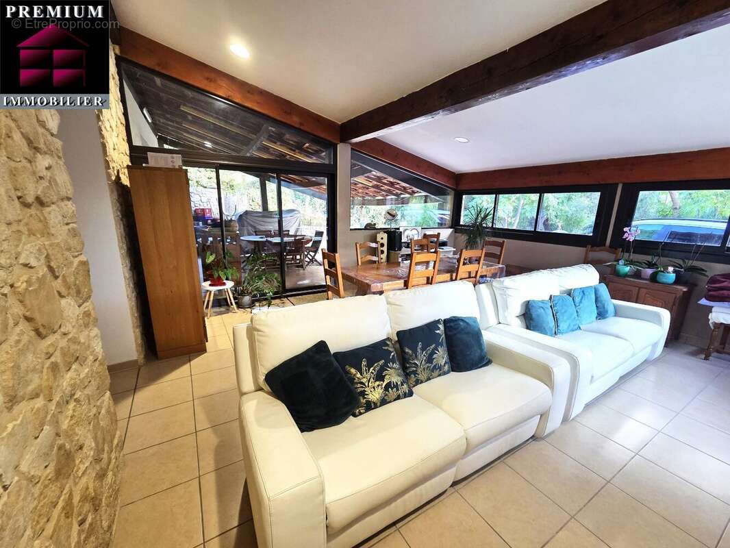 Maison à SAINT-ESTEVE