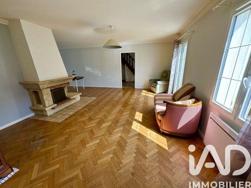 Photo 3 - Maison à NEUVILLE-AUX-BOIS