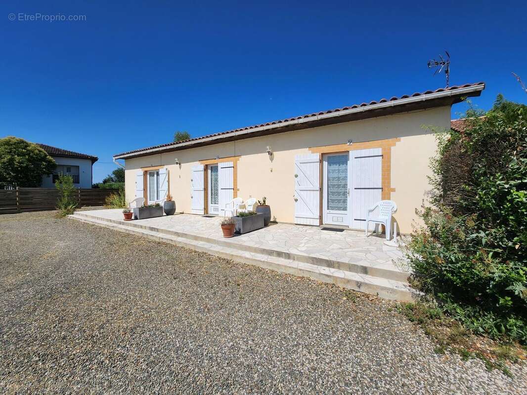 Maison 130 m² à Cazaubon  - photo 2