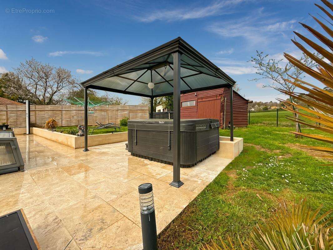  À VENDRE – DOUZILLAC (24190) Maison rénovée avec piscine – 156 m² habitables – Terrain clos de 1 326 m² – 195 000€ FAI - photo 6