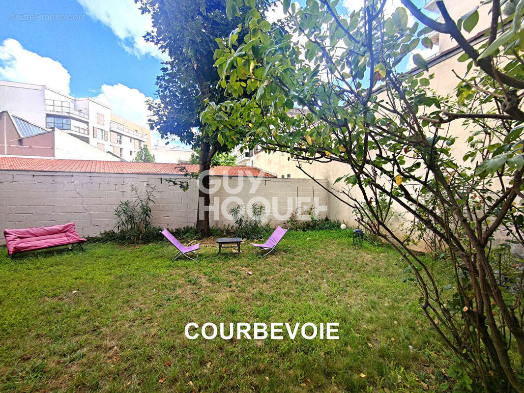 Appartement à COURBEVOIE
