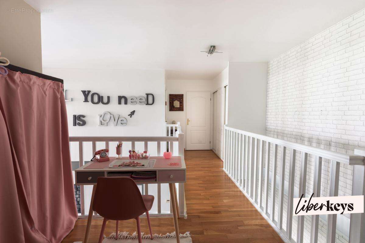 Appartement à COURBEVOIE