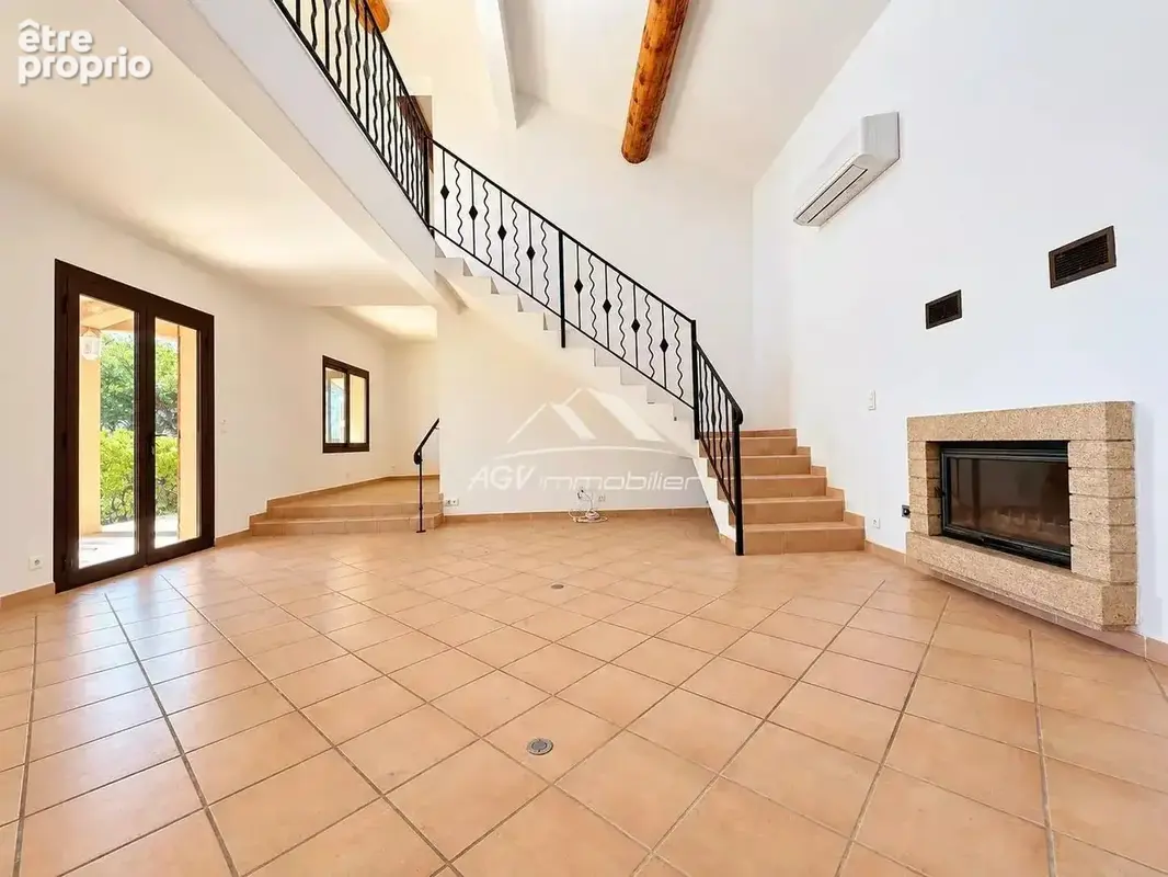 Propriété de 197 m² habitable sur environ 1600 m², vue imprénable - photo 4