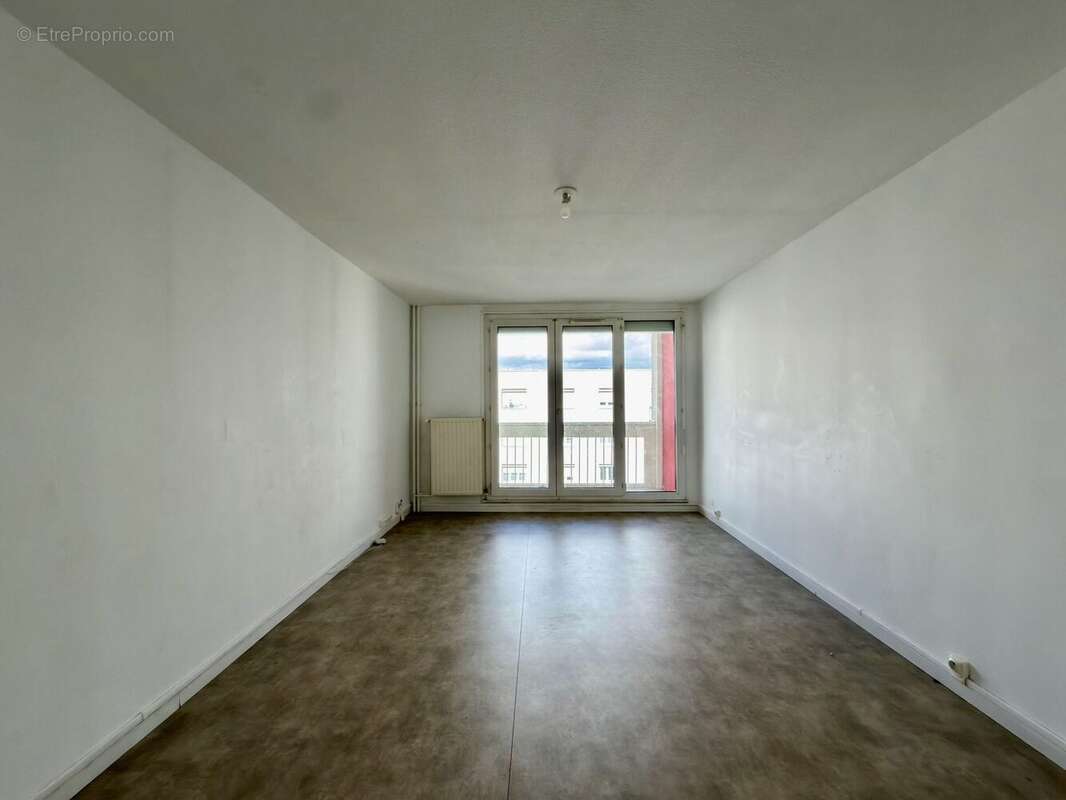 Appartement à MEYZIEU