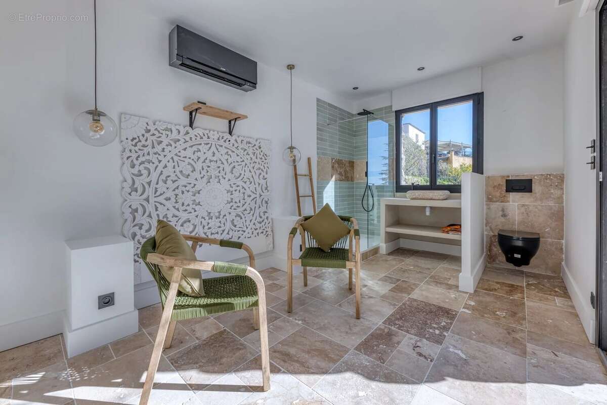 Maison à VALLAURIS