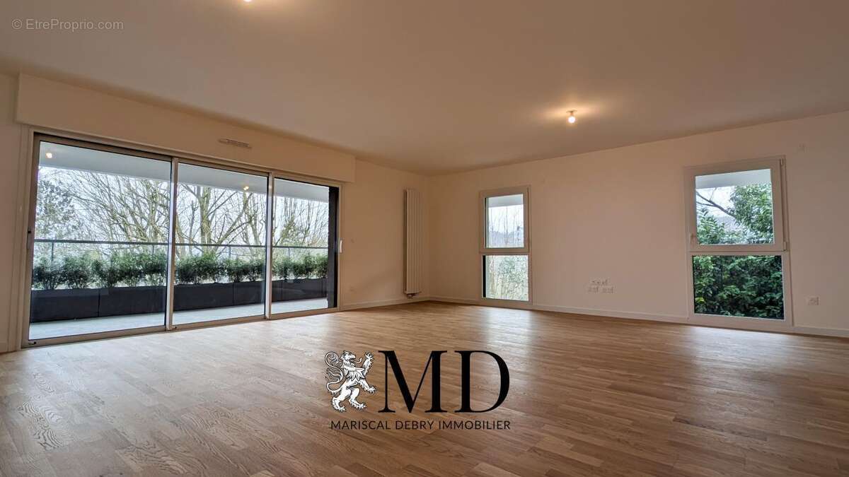 Appartement à MONT-SAINT-AIGNAN