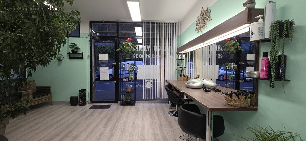 Commerce à TOURRETTE-LEVENS